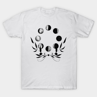 The Moon changes I Black and White T-Shirt